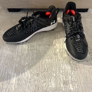 Under Armour Black and White Sports Cleats